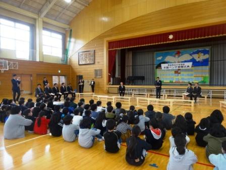 農林中央金庫木製ベンチ寄贈式