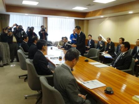 世界農業遺産申請対象の決定を長崎知事に報告