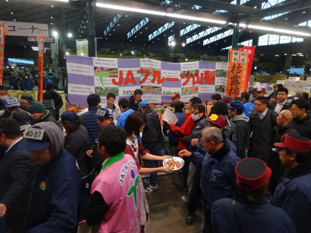 大田市場ころ柿トップセールス