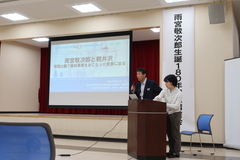 IMG_4157 「軽井沢と雨敬」 について講演中の佐藤幸信さん(軽井沢町生涯学習課)と蒲原まゆみさん(軽井沢町歴史民俗資料館)