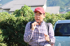 ガイドさんが一人で話している様子