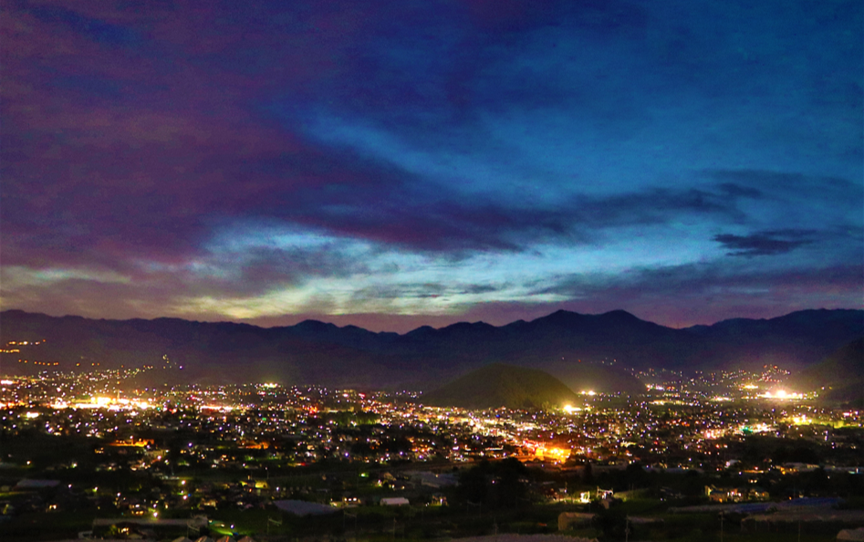 牛奥みはらしの丘から見た甲府盆地の夜景の画像