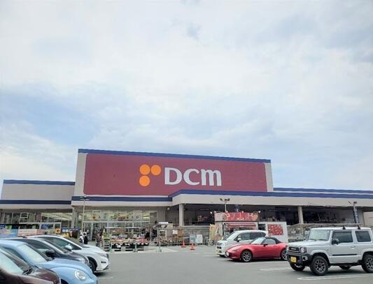 DCM塩山店外観